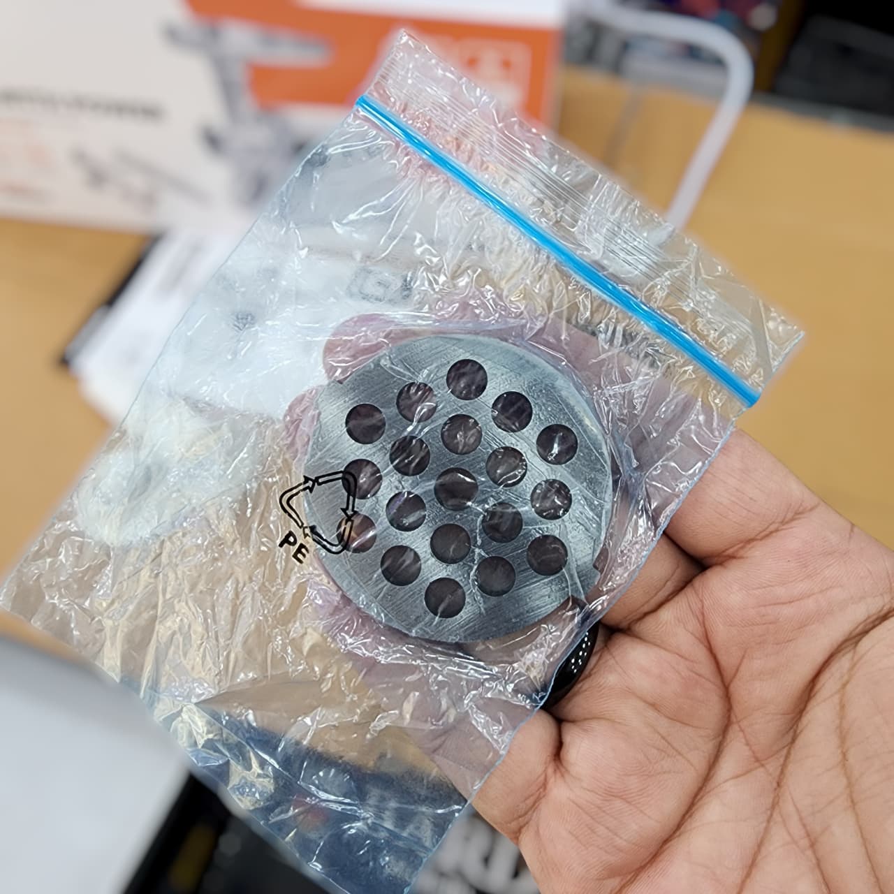 Geepas meat grinder GMG746P (2 YEAR WARRANTY