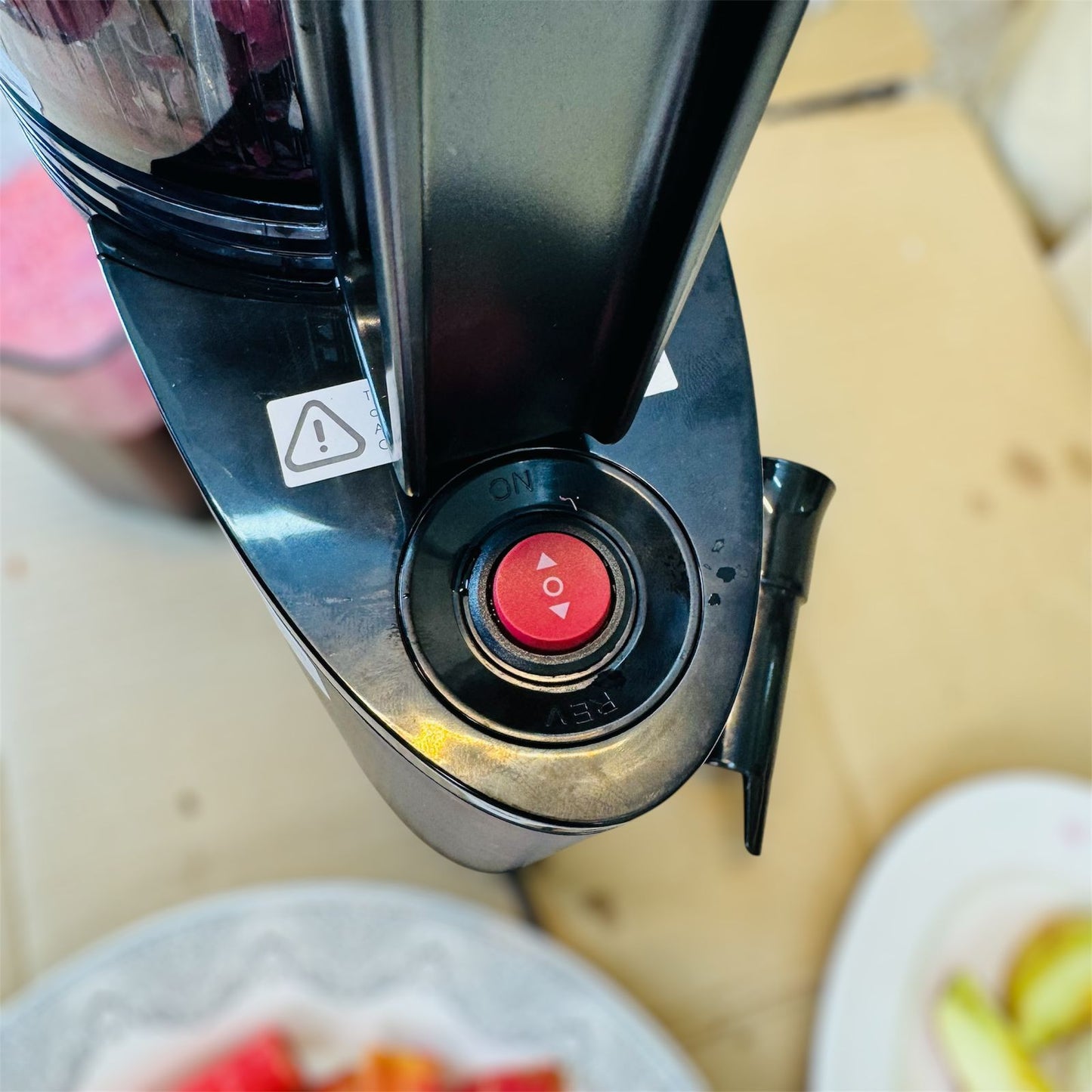 CANOLY UK COLD PRESS JUICER JE-75B (SLOW JUICER)