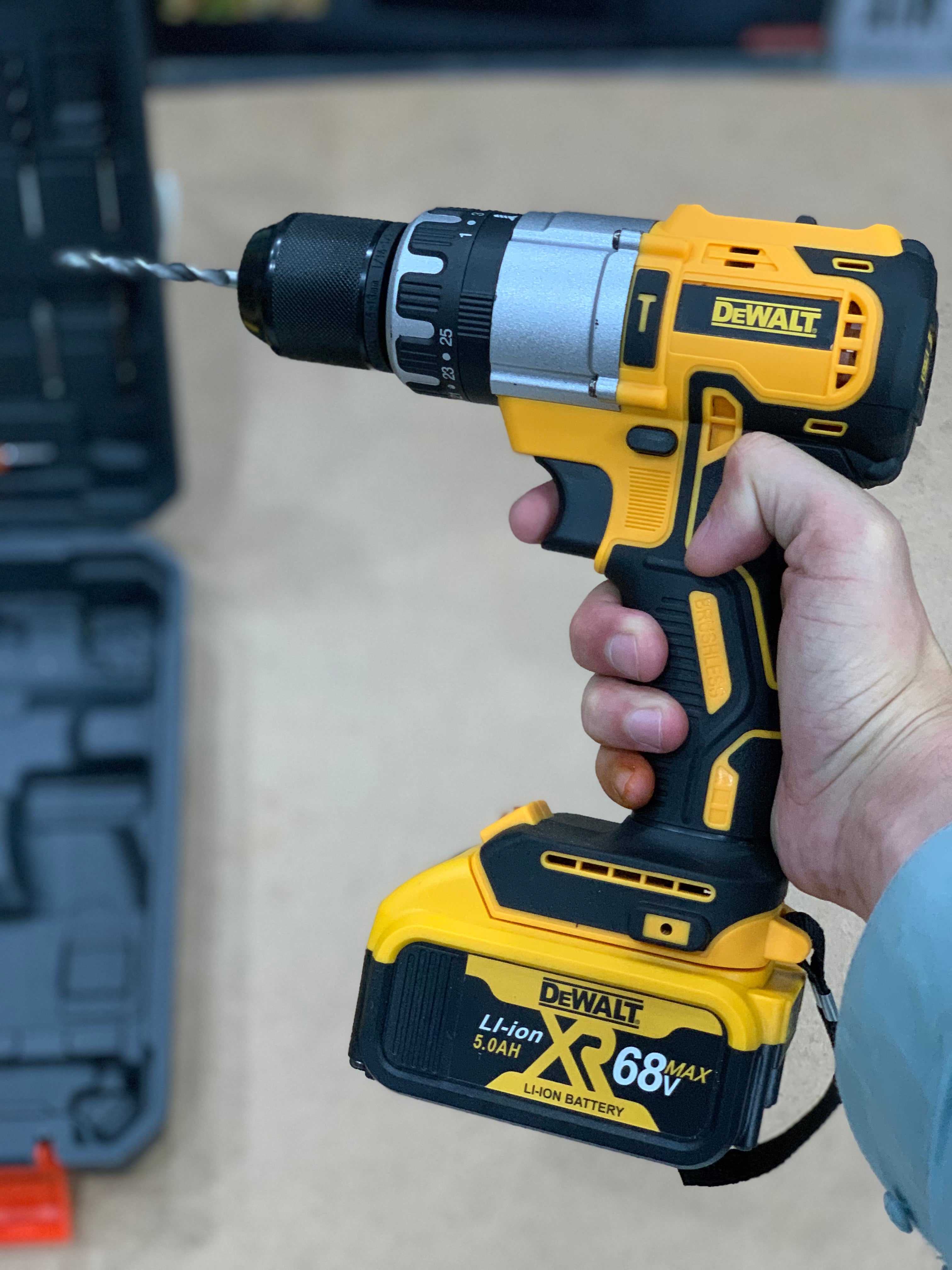 DeWALT 68V Drill set