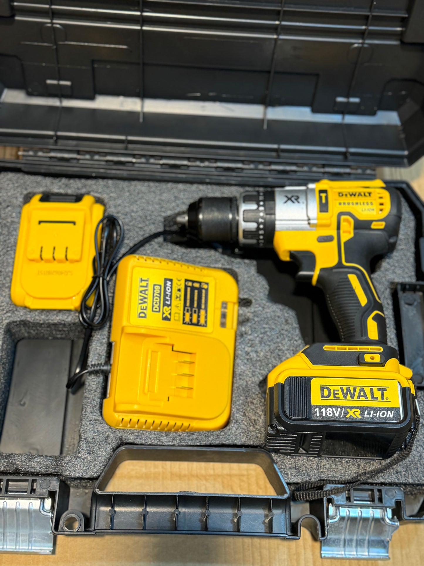 DeWALT 118V drill set