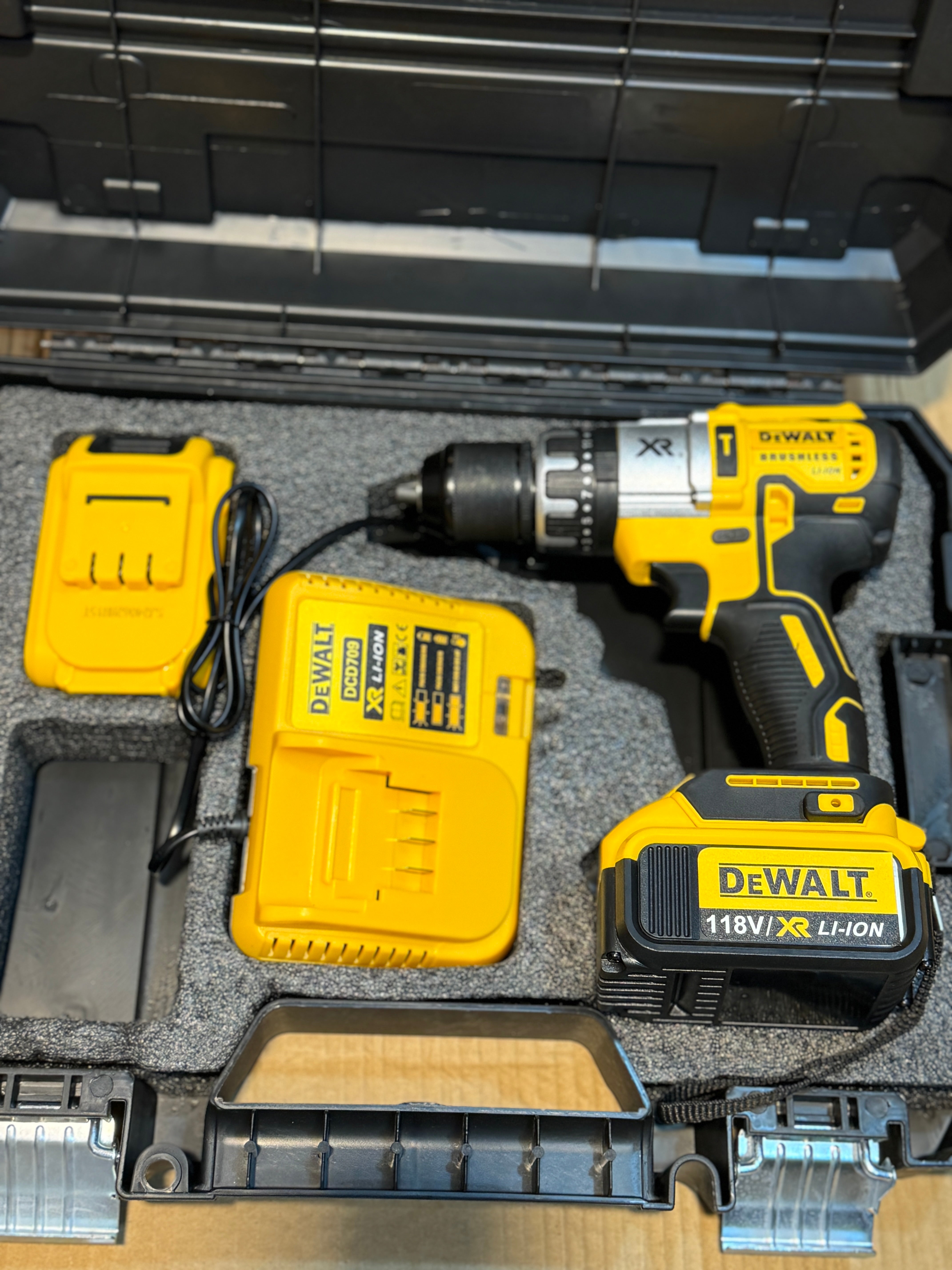 DeWALT 118V drill set