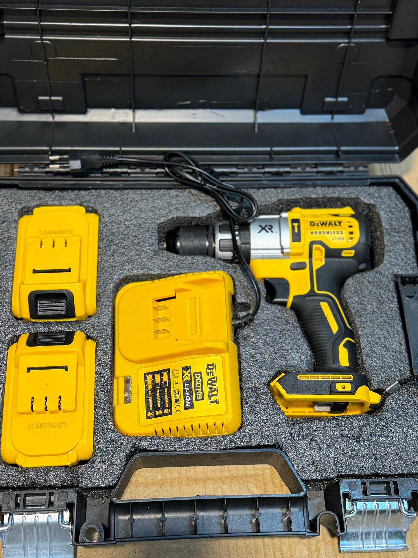 DeWALT 118V drill set