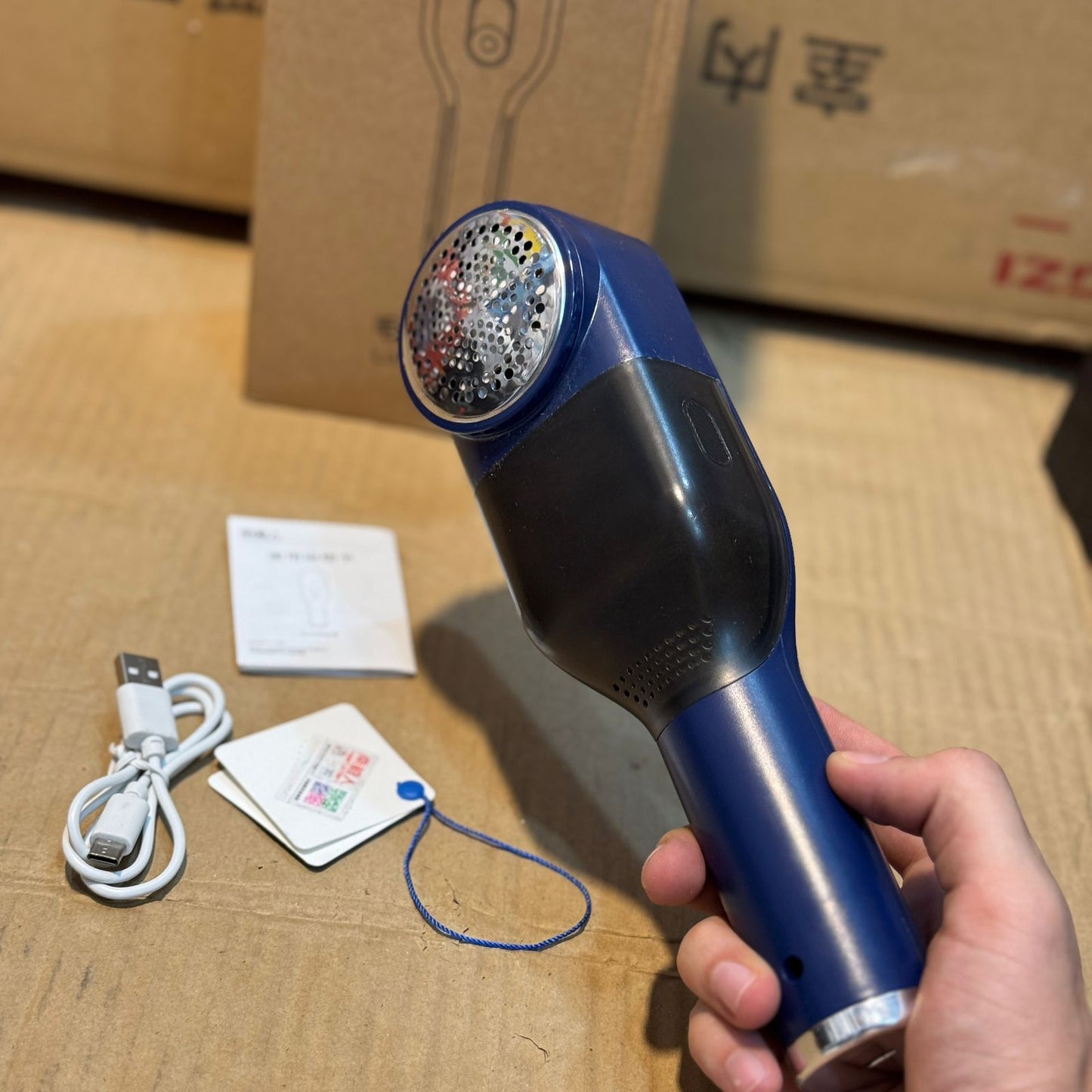 Rechargeable lint Remover