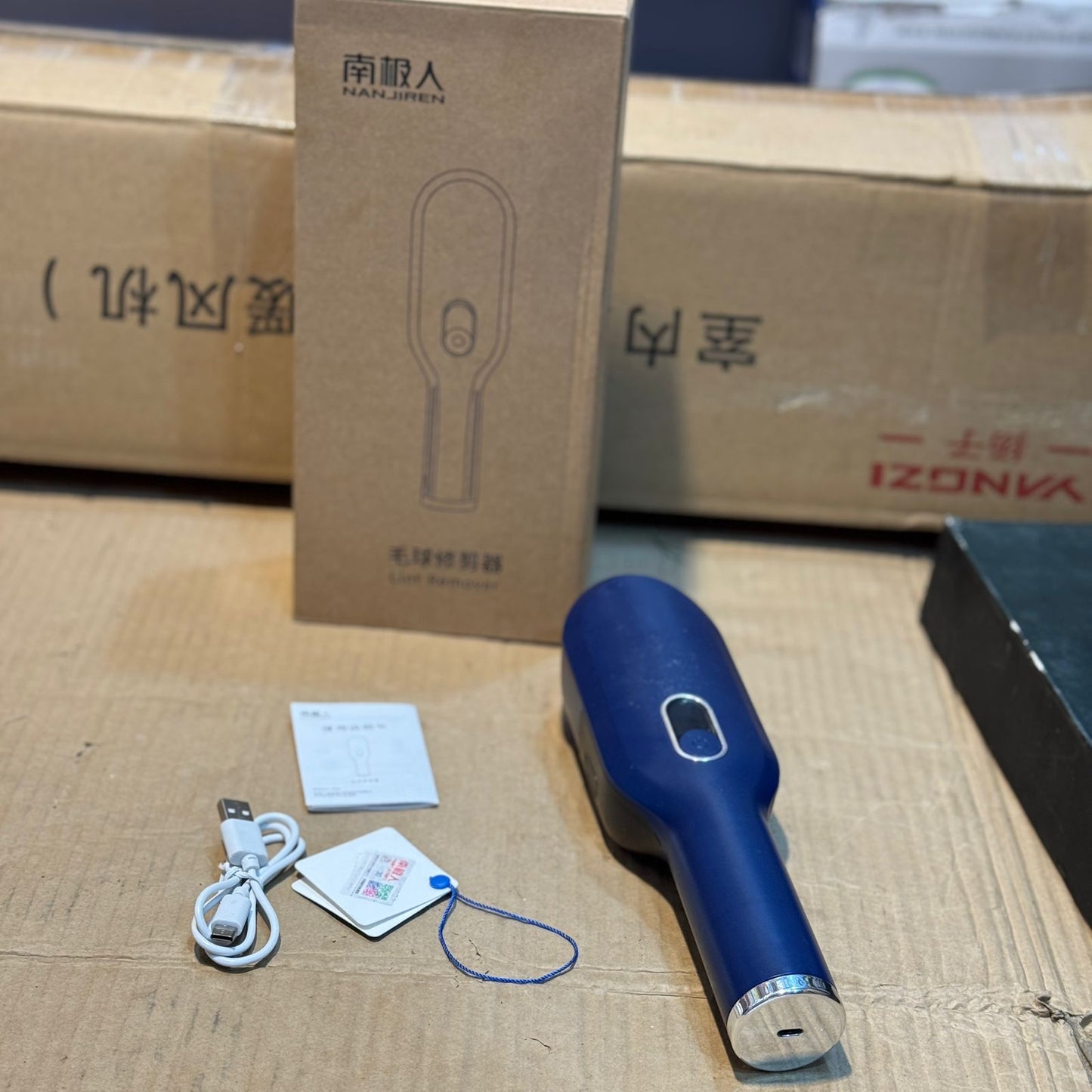 Rechargeable lint Remover