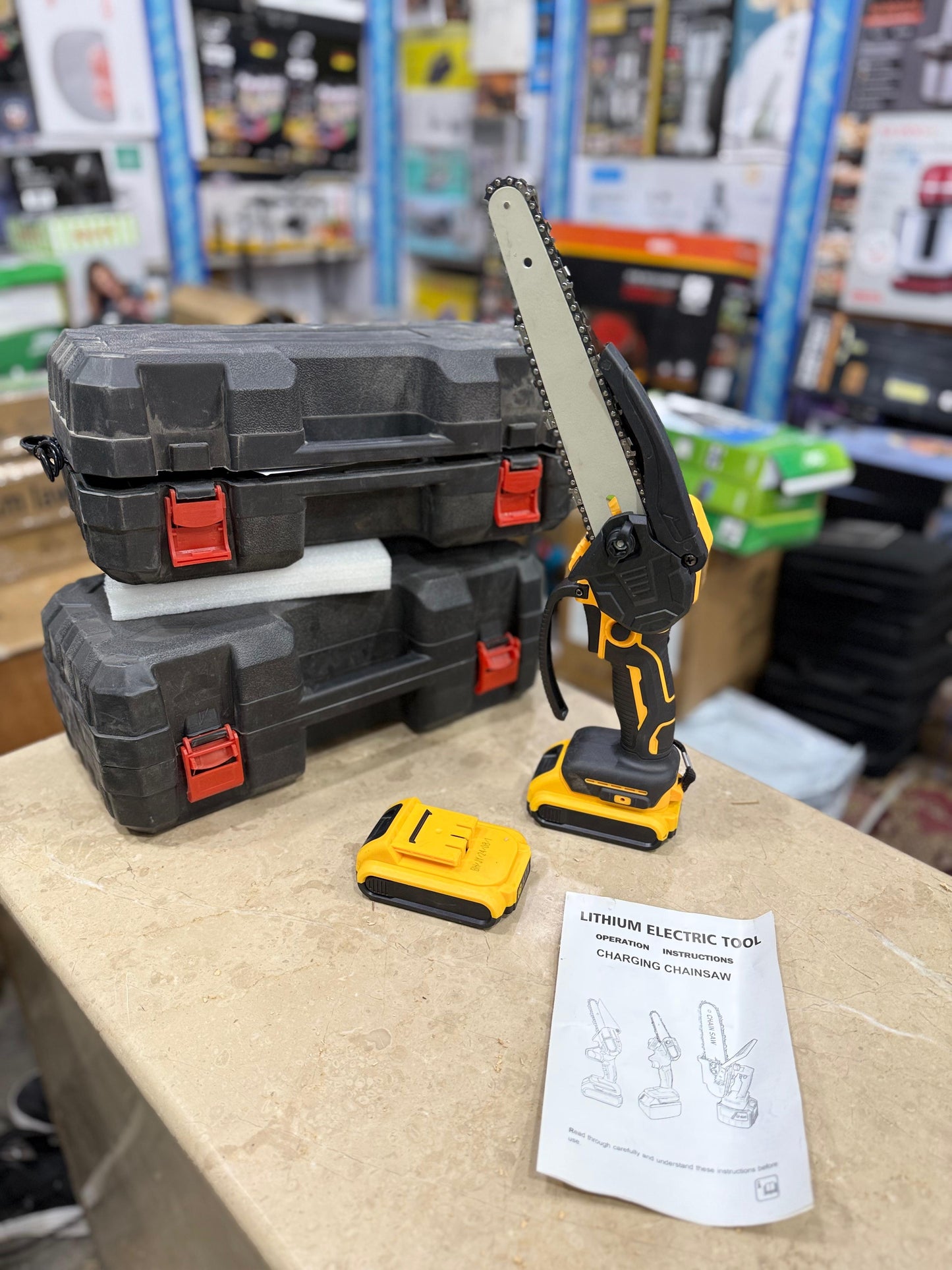 Rechargeable chainsaw 48v 2 buttery