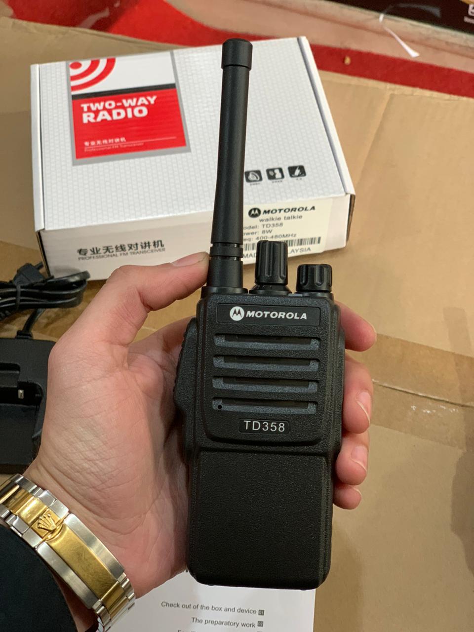 Motorola Walkie talkies 5KLM range