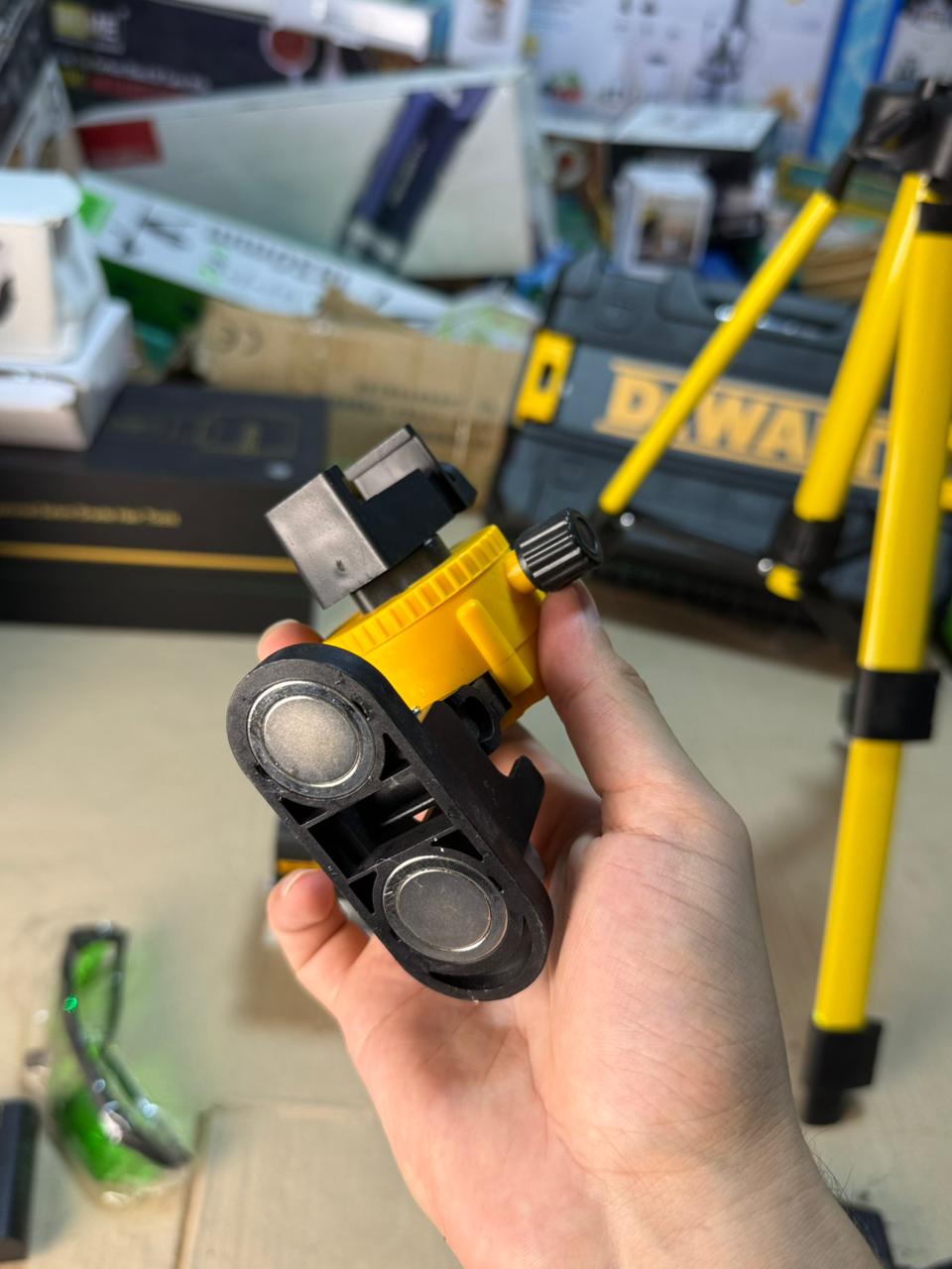 DEWALT Laser Level Meter 3D-4D with Tripod Stand