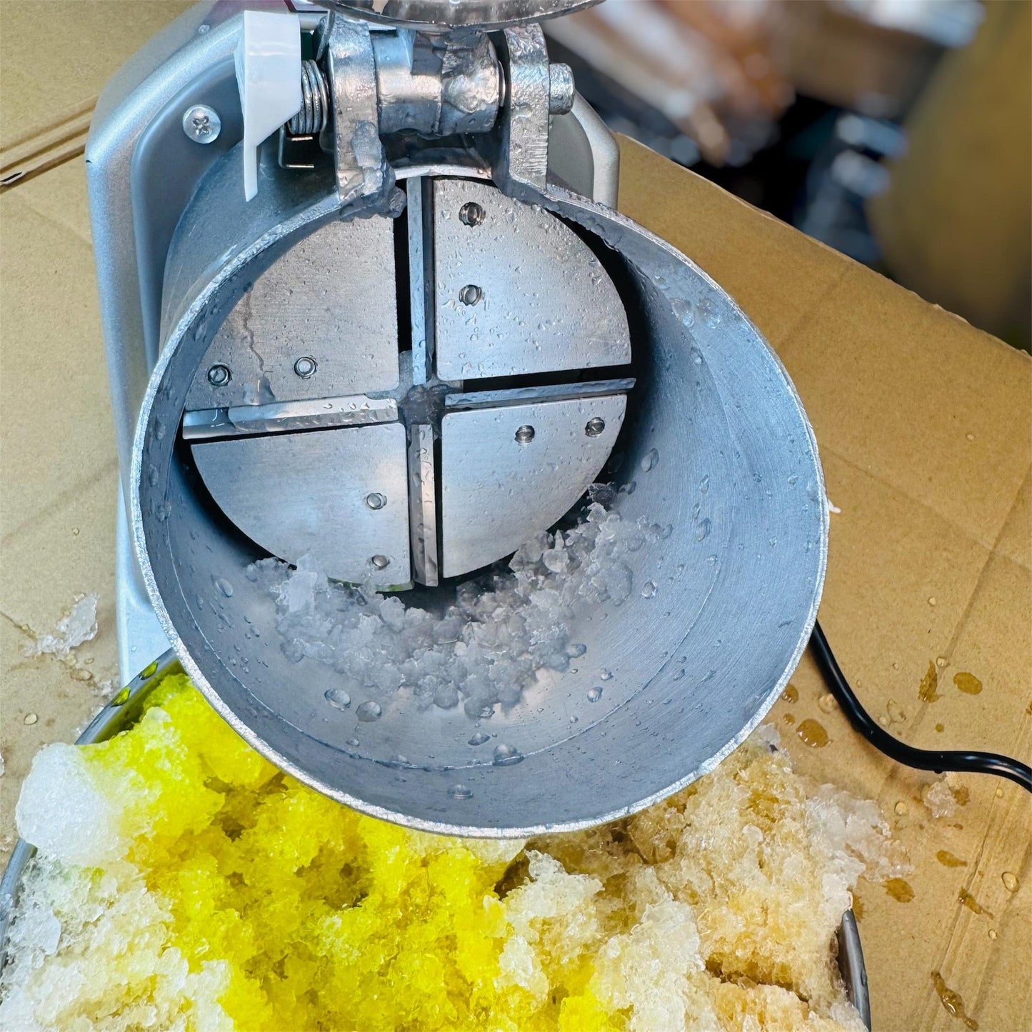 Geepas CoolMax Ice Crusher GIC63125