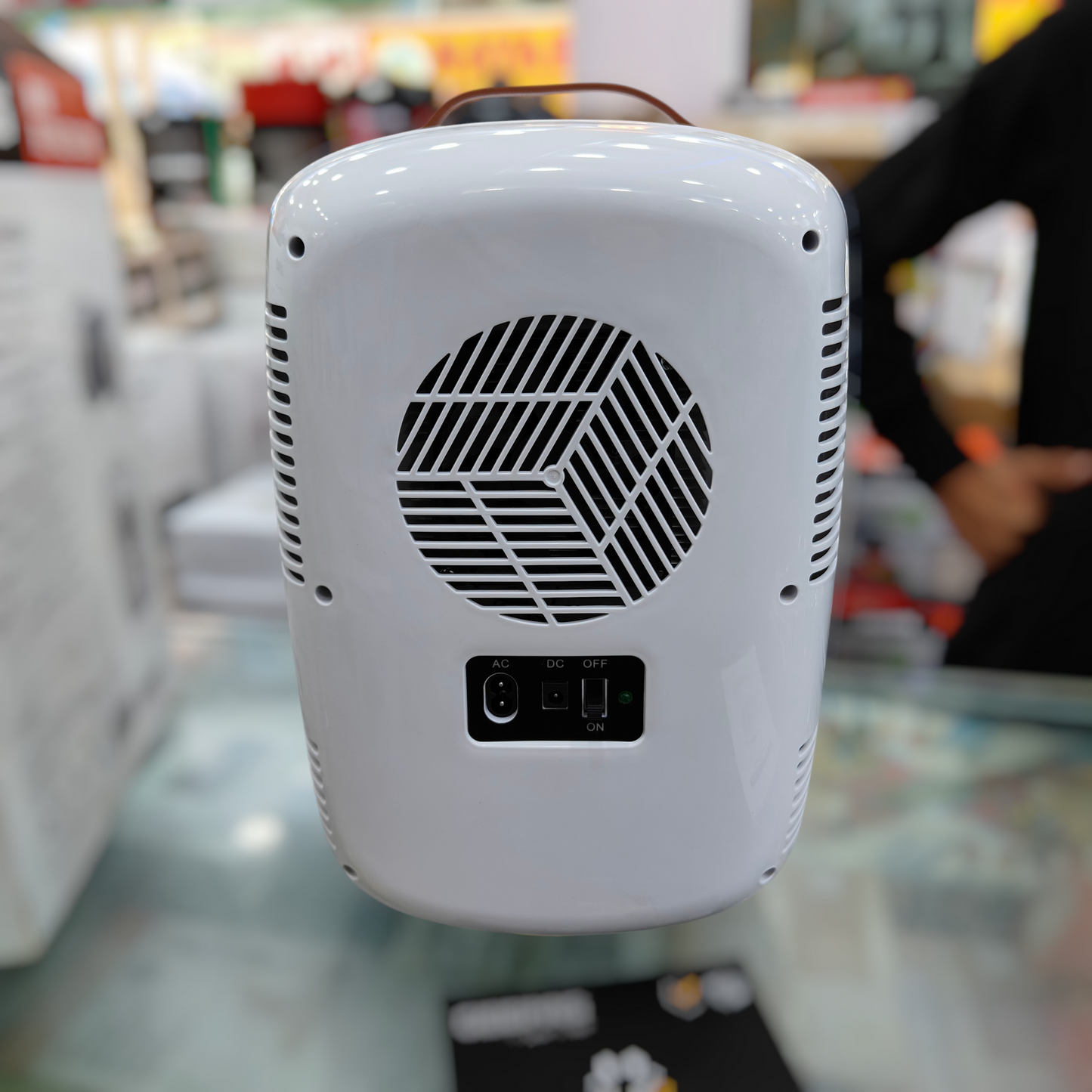 Geepas mini fridge 12v & 220w