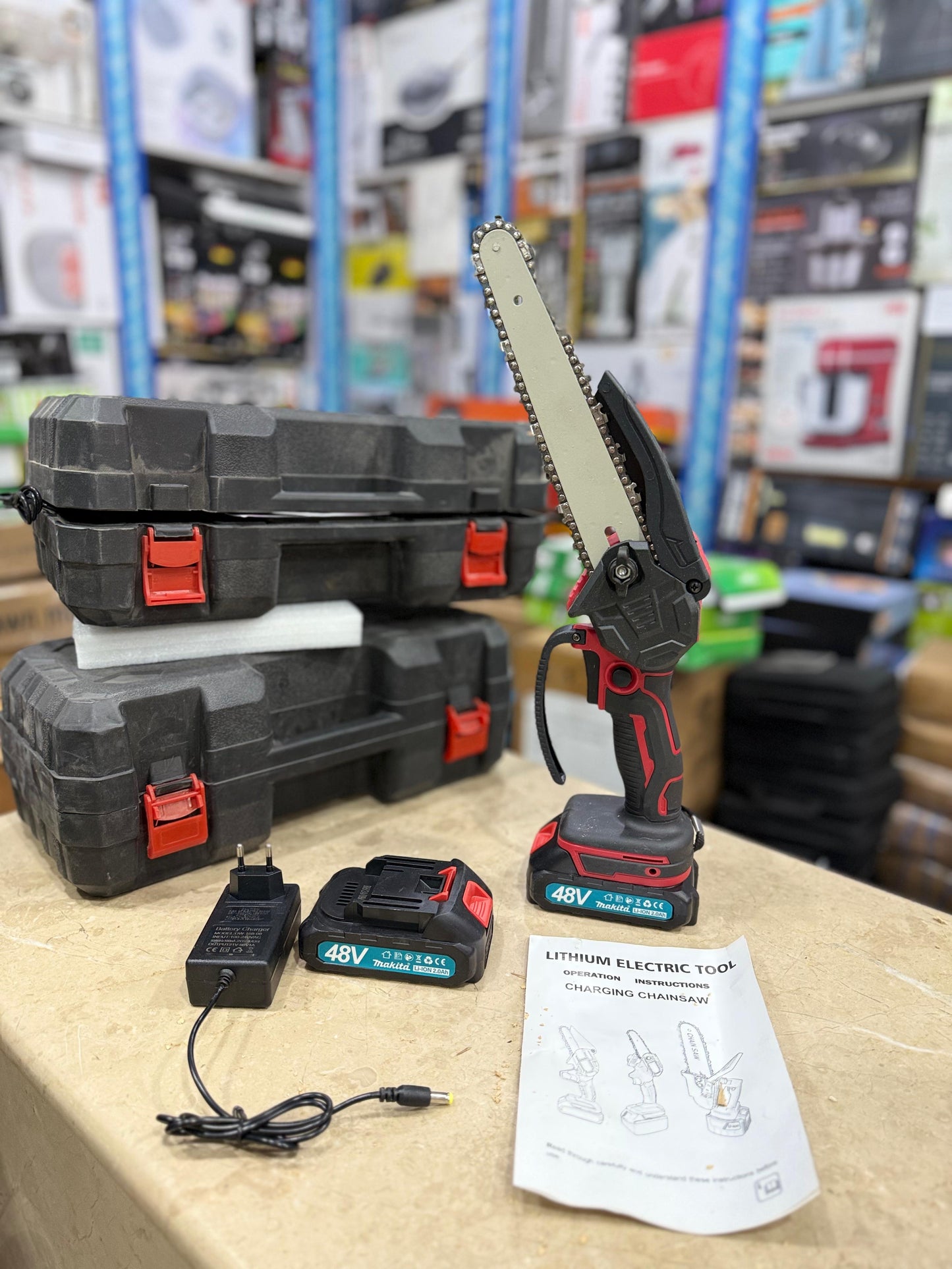 Rechargeable chainsaw 48v 2 buttery