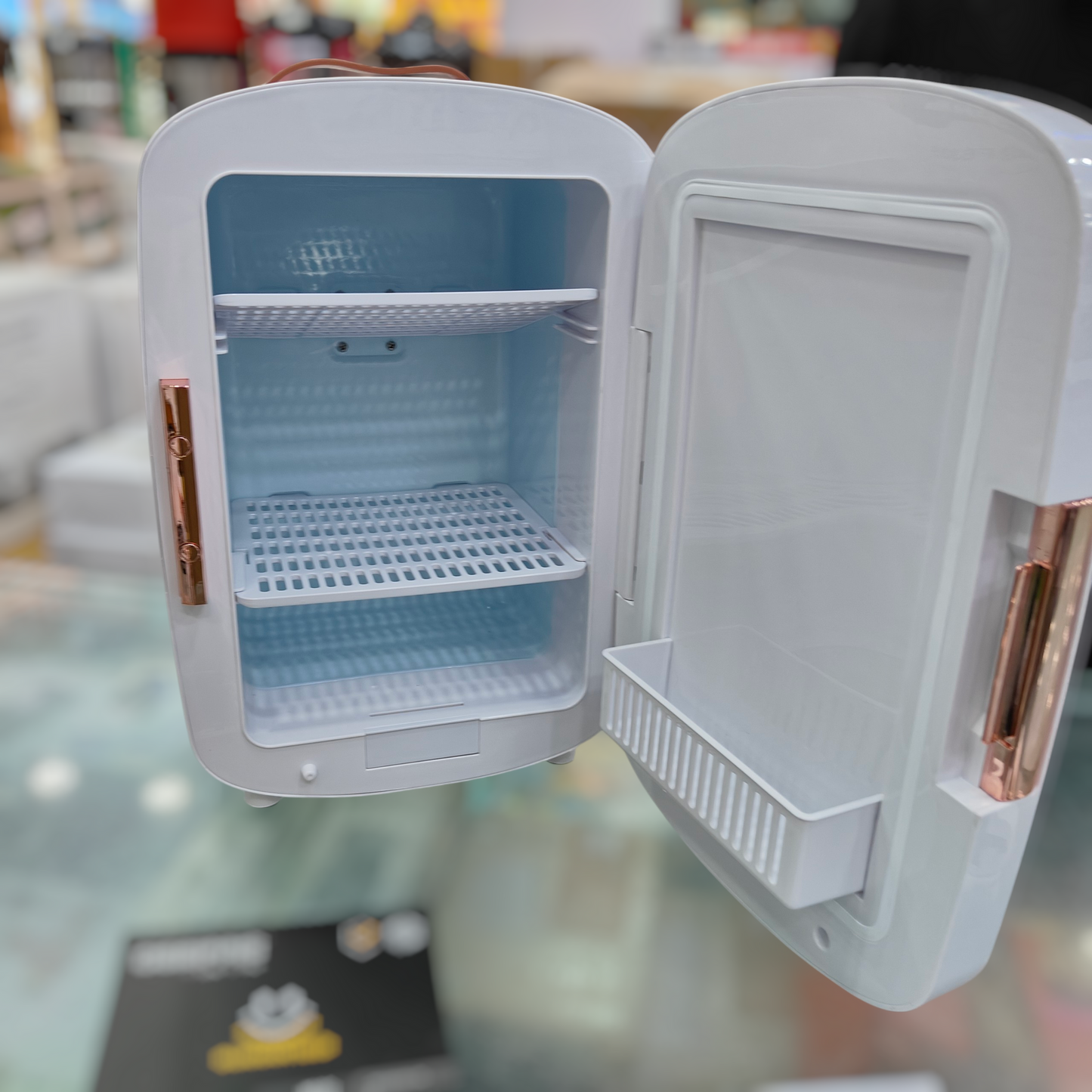 Geepas mini fridge 12v & 220w