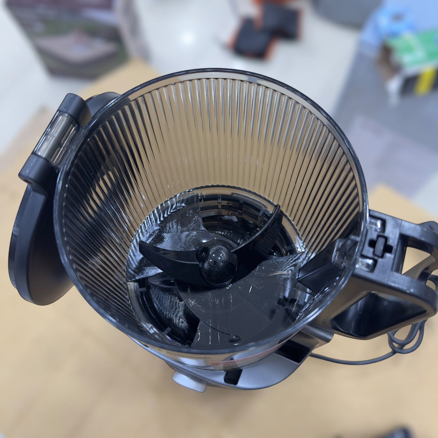 Uakeen Large Feed Slow Juicer ZL-2210