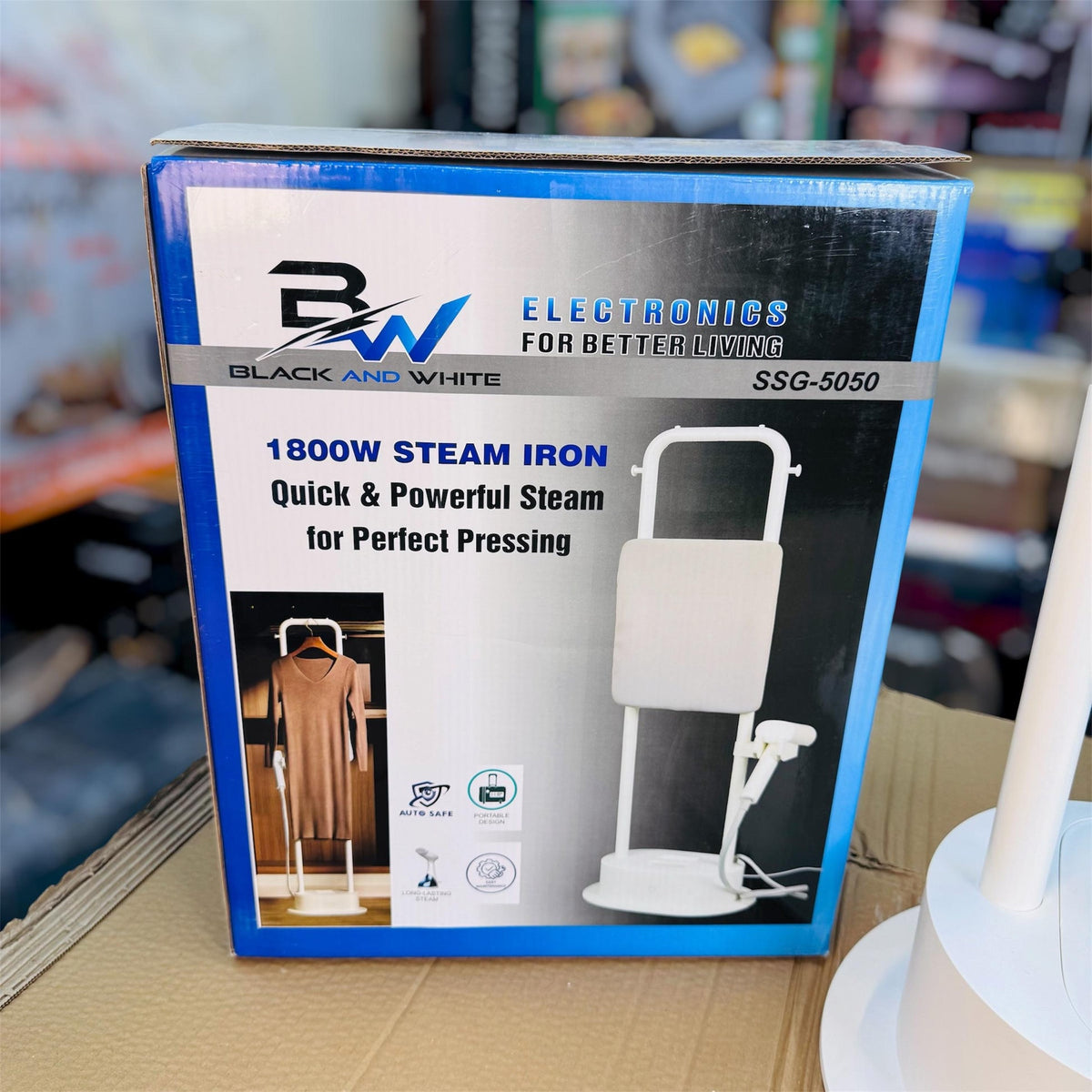 Black and White SSG-5050 Standing Steam Iron 1800W