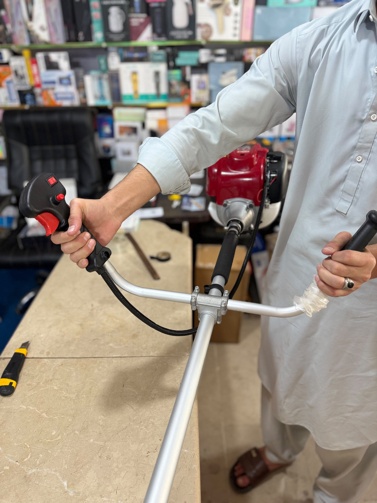 4-Stroke Petrol Brush Cutter GX35 - Heavy Duty Grass Cutter with 2-Blade Metal Blade