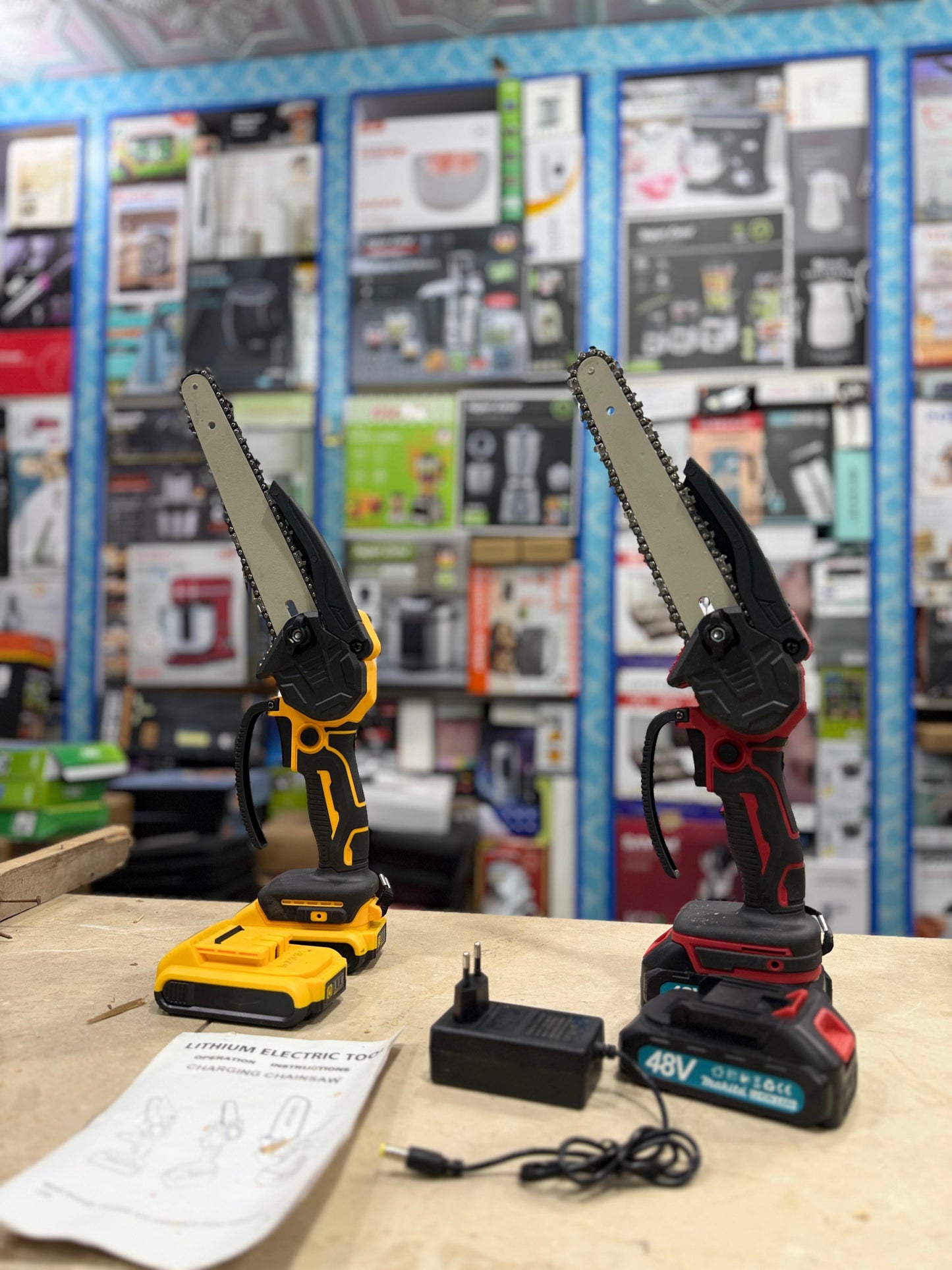 Rechargeable chainsaw 48v 2 buttery