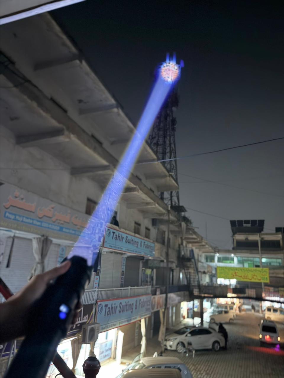Zoom white laser flashlight