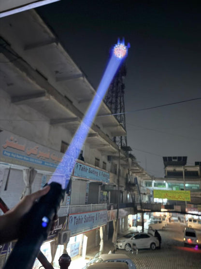 Zoom white laser flashlight