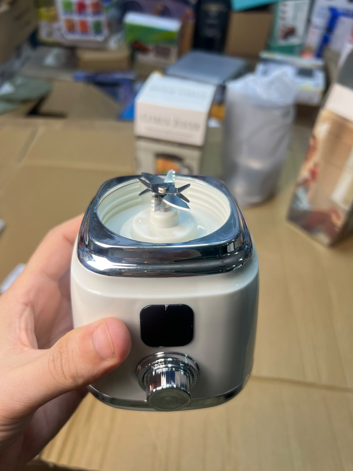 Retro Series Countertop Blender - Large Jar, Stainless Steel Blades, Black & Cream
