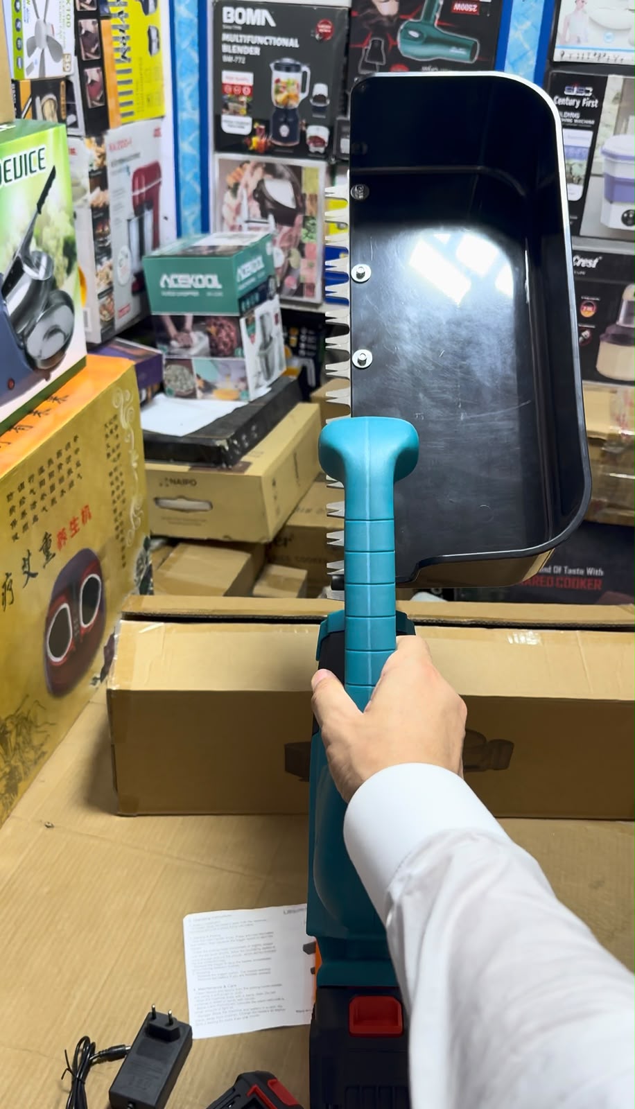 Rechargeable Hedge Trimmer machine
